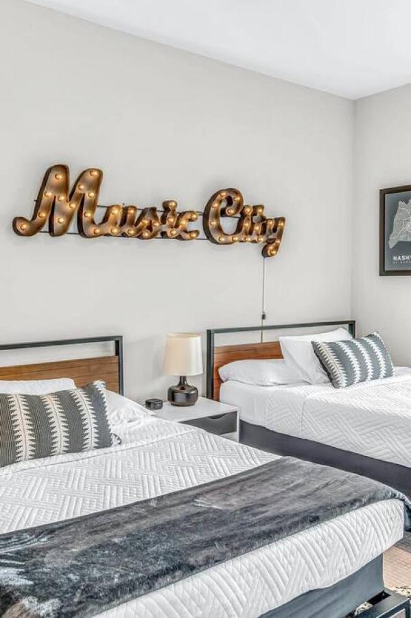 Big New And Modern With Skyline View Mural And Ping Pong Nashville Exterior photo